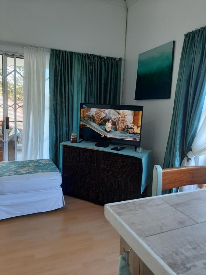 Umtamvuna View Cabanas Порт-Эдвард Экстерьер фото